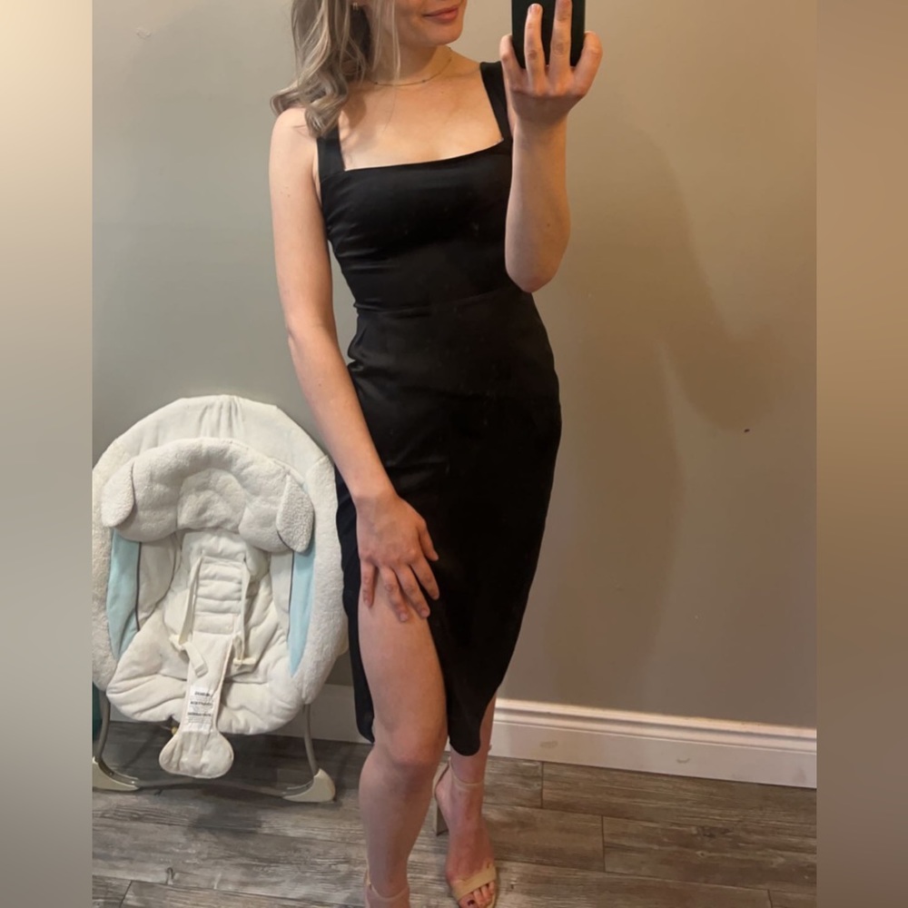Aritzia babaton 90’s slit dress